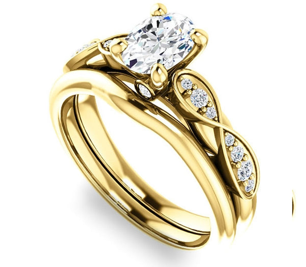 0.90ct (7.0x5.0mm) Oval  14K Yellow Gold Engagement Ring with Side Stones